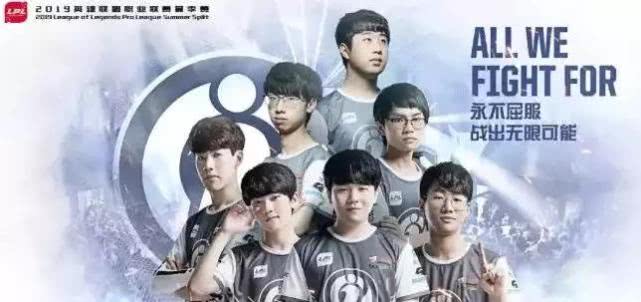 冰面光洁如 冰面光洁如